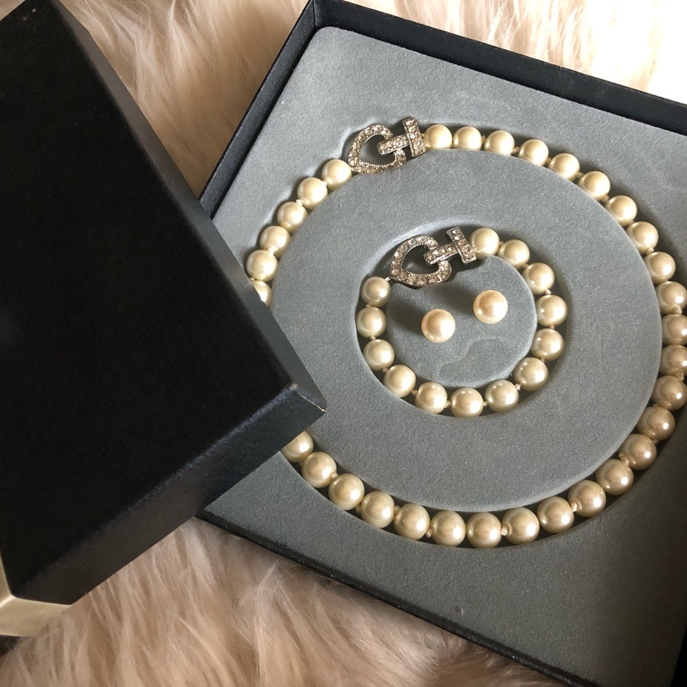 Faux Pearl Necklace Set